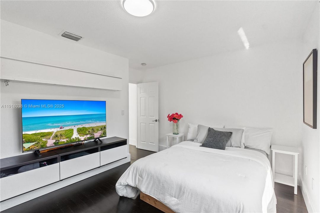 待售: $922,500 (5 贝兹, 3 浴室, 2830 平方英尺)