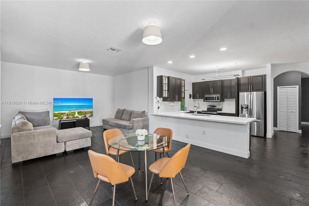 待售: $922,500 (5 贝兹, 3 浴室, 2830 平方英尺)