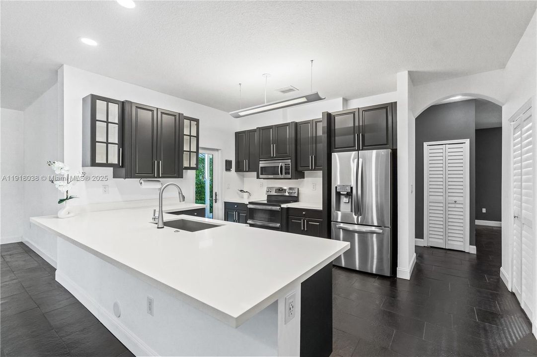 待售: $922,500 (5 贝兹, 3 浴室, 2830 平方英尺)