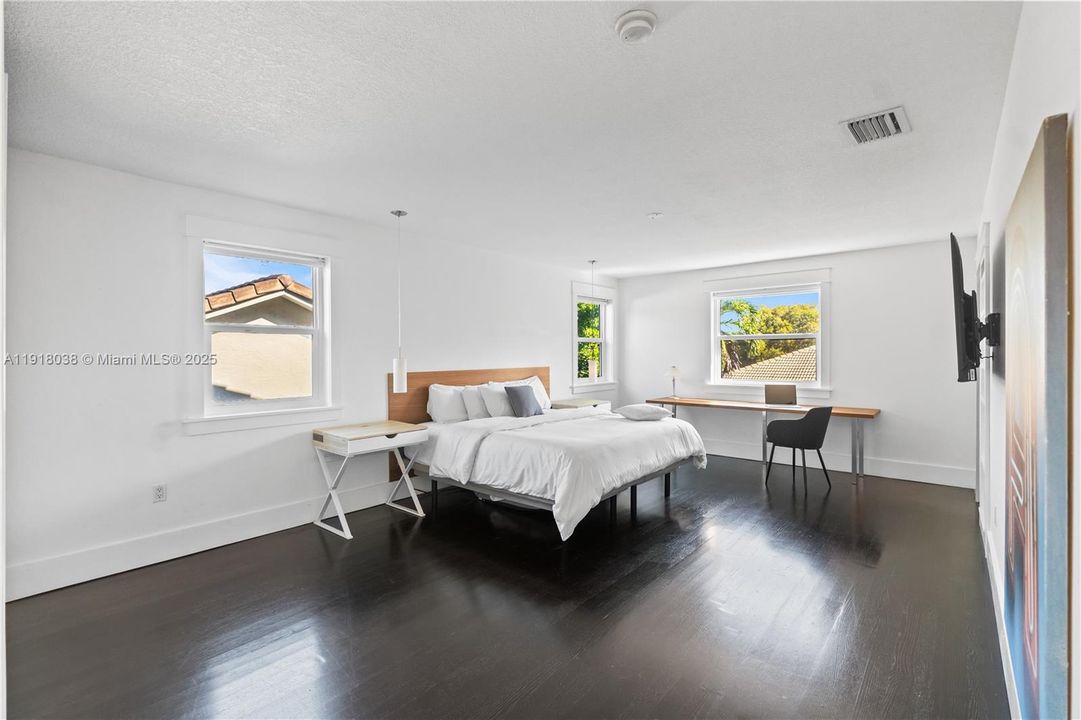 待售: $922,500 (5 贝兹, 3 浴室, 2830 平方英尺)