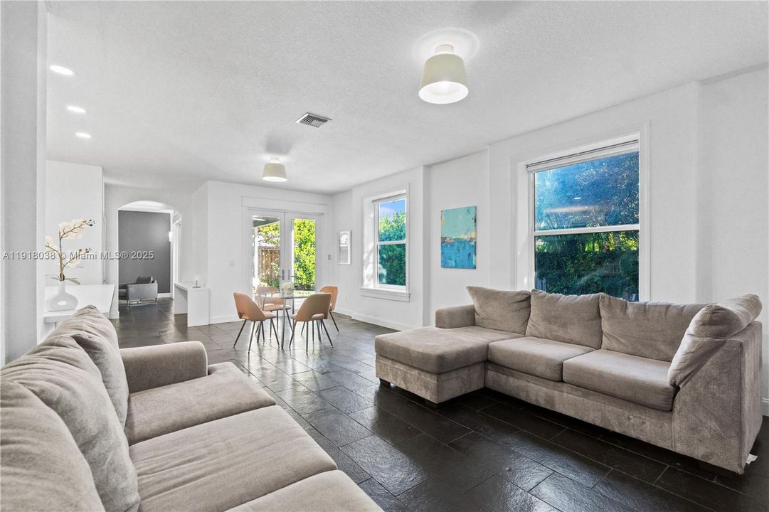 待售: $922,500 (5 贝兹, 3 浴室, 2830 平方英尺)