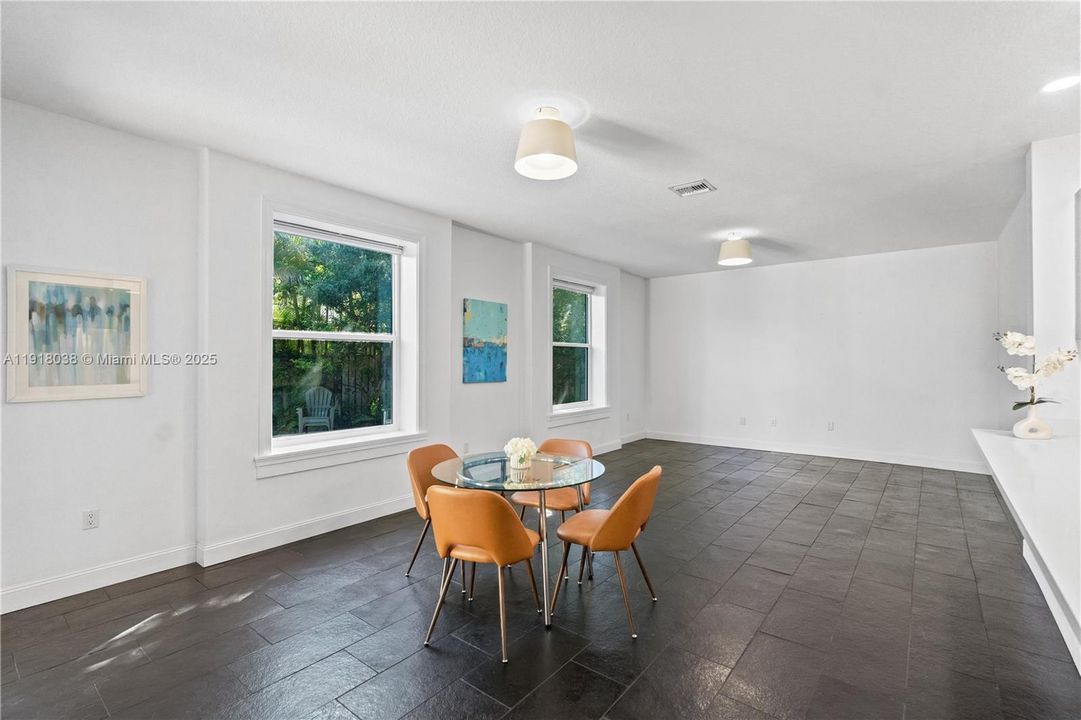 待售: $922,500 (5 贝兹, 3 浴室, 2830 平方英尺)