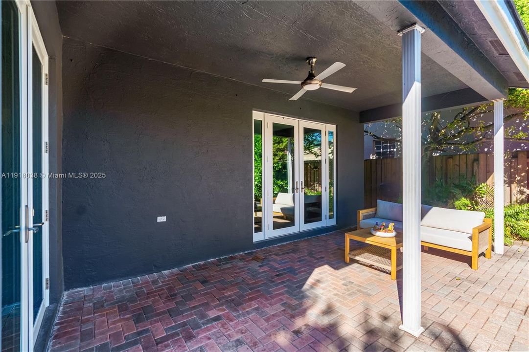 待售: $922,500 (5 贝兹, 3 浴室, 2830 平方英尺)