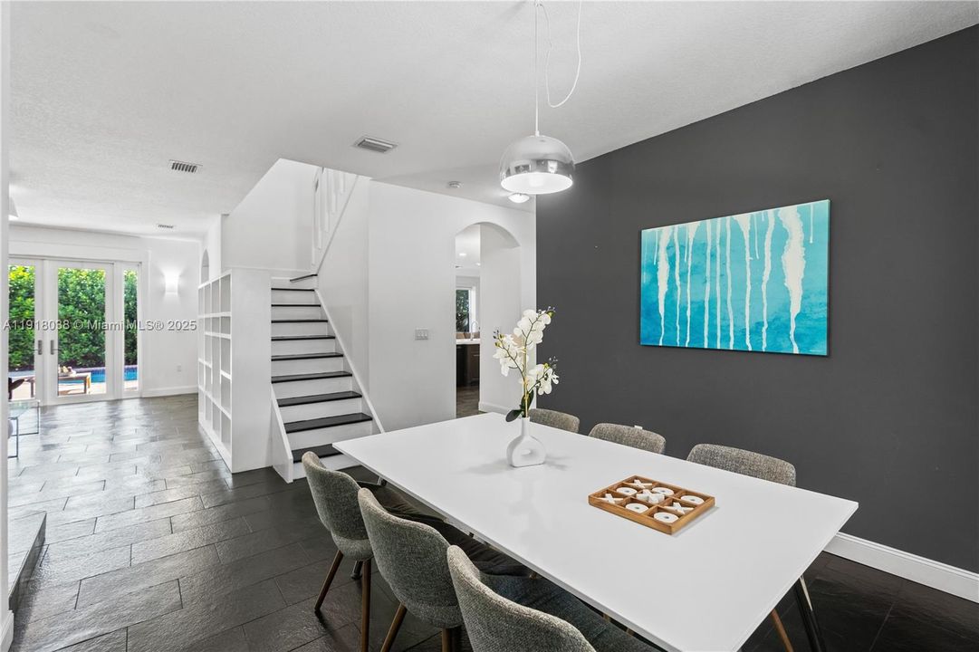 待售: $922,500 (5 贝兹, 3 浴室, 2830 平方英尺)