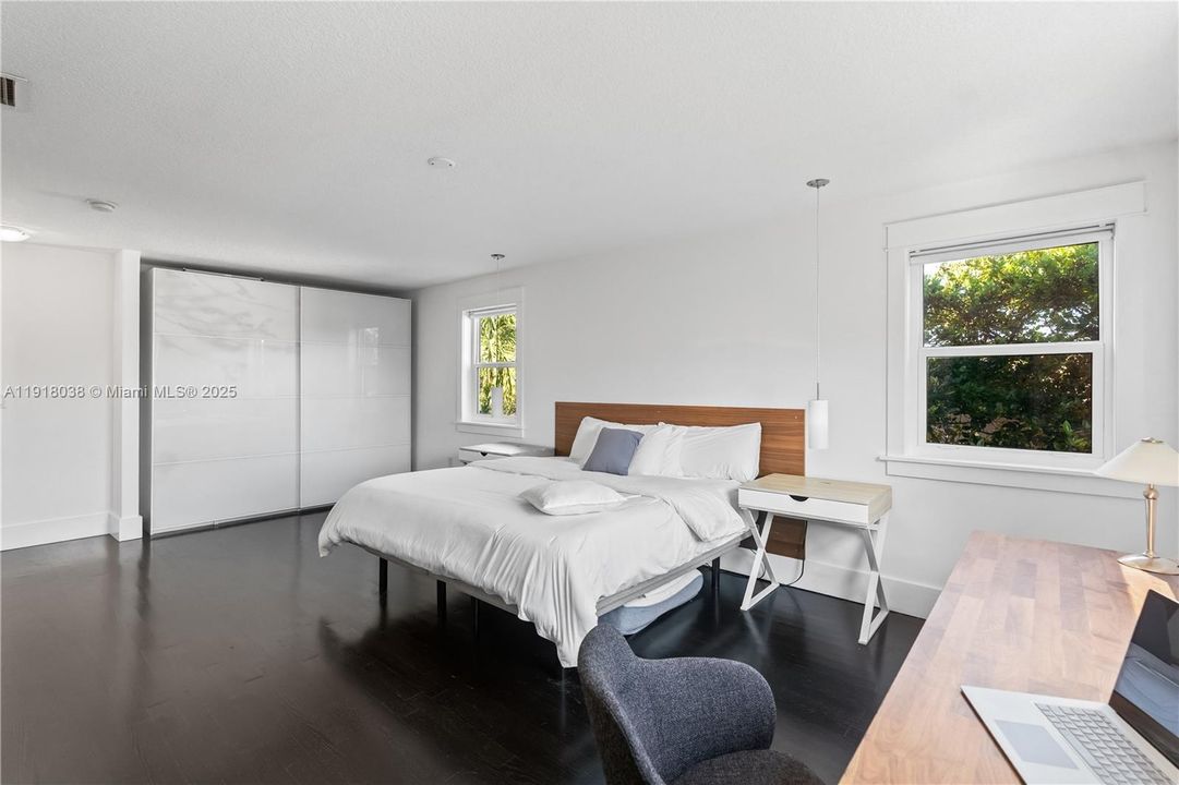 待售: $922,500 (5 贝兹, 3 浴室, 2830 平方英尺)