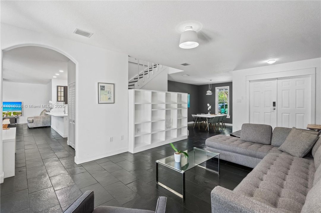 待售: $922,500 (5 贝兹, 3 浴室, 2830 平方英尺)