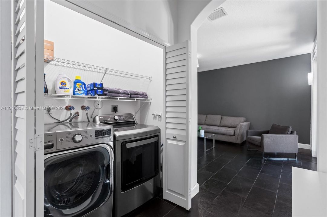 待售: $922,500 (5 贝兹, 3 浴室, 2830 平方英尺)