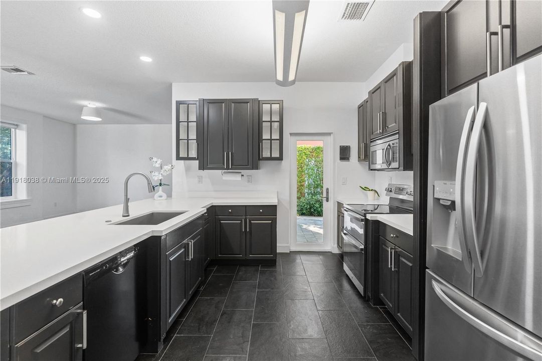 待售: $922,500 (5 贝兹, 3 浴室, 2830 平方英尺)