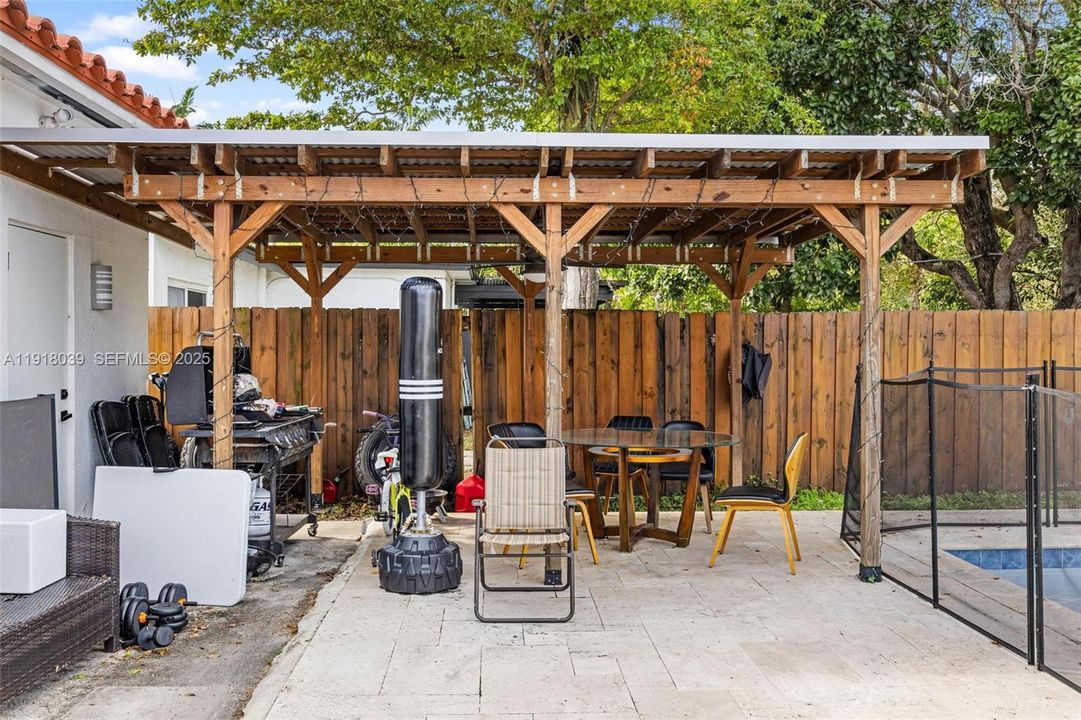 待售: $569,000 (3 贝兹, 2 浴室, 898 平方英尺)