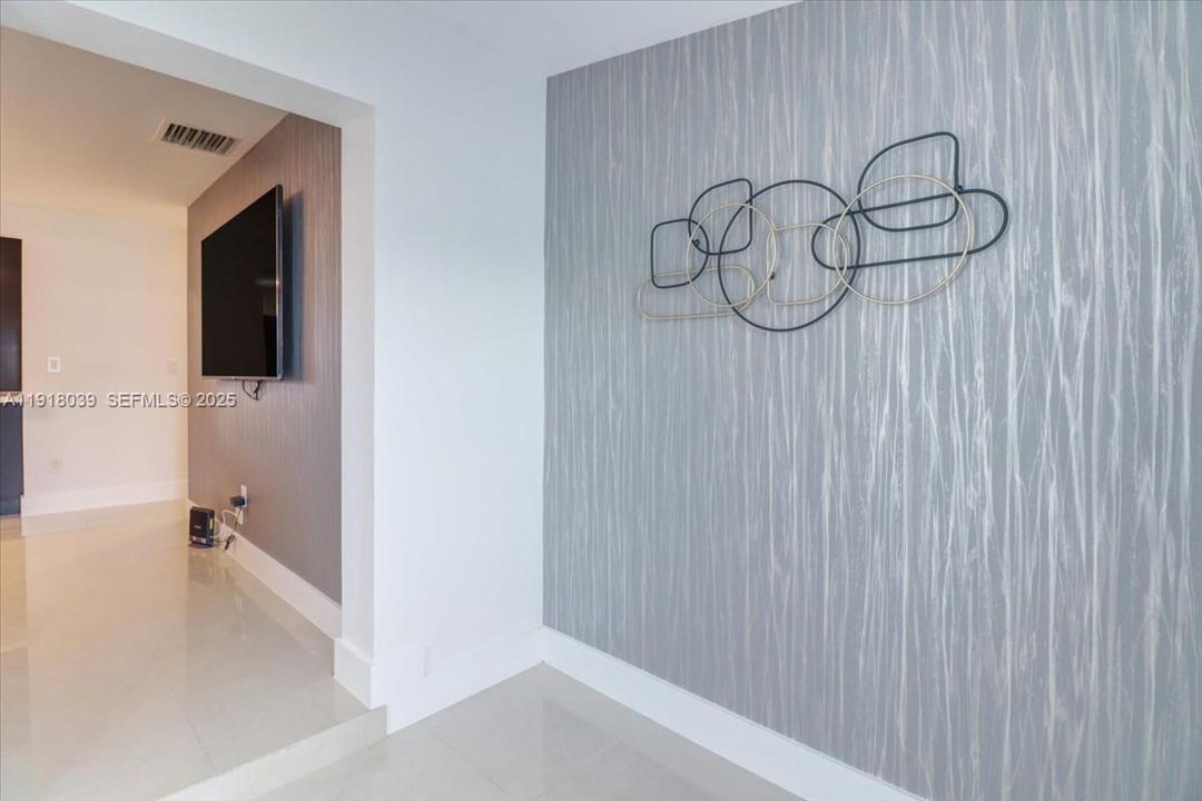 待售: $569,000 (3 贝兹, 2 浴室, 898 平方英尺)