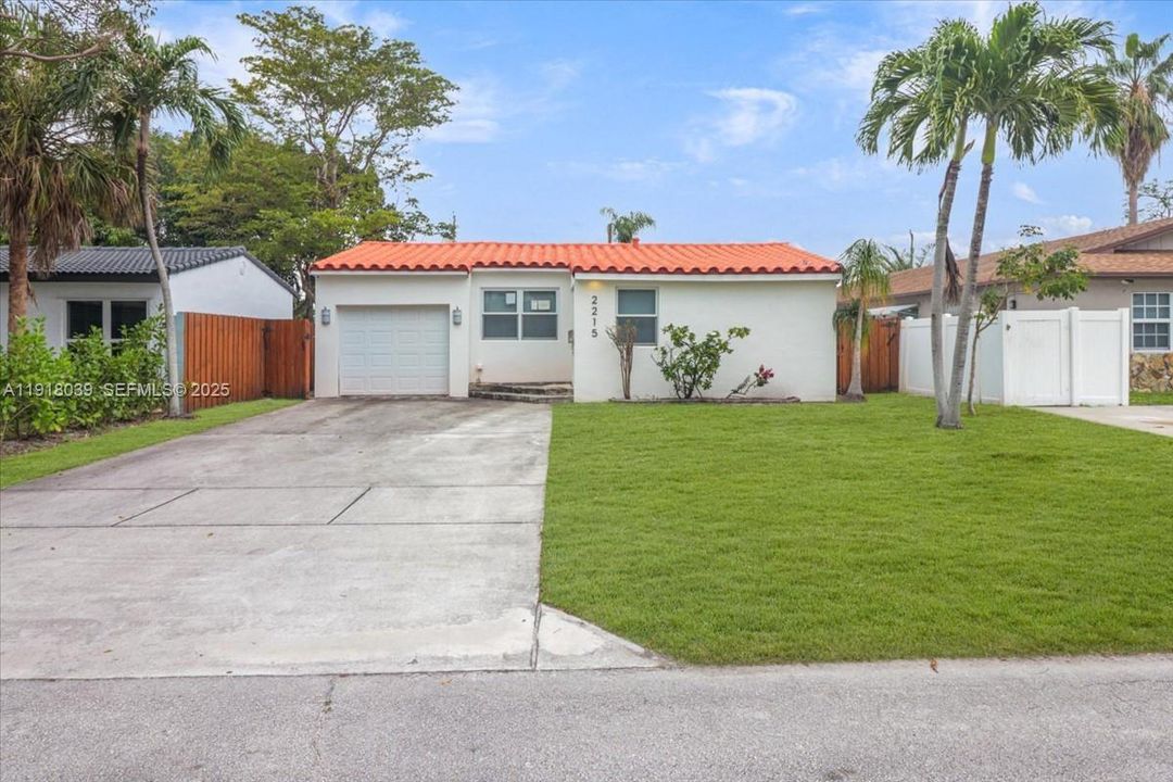 待售: $569,000 (3 贝兹, 2 浴室, 898 平方英尺)