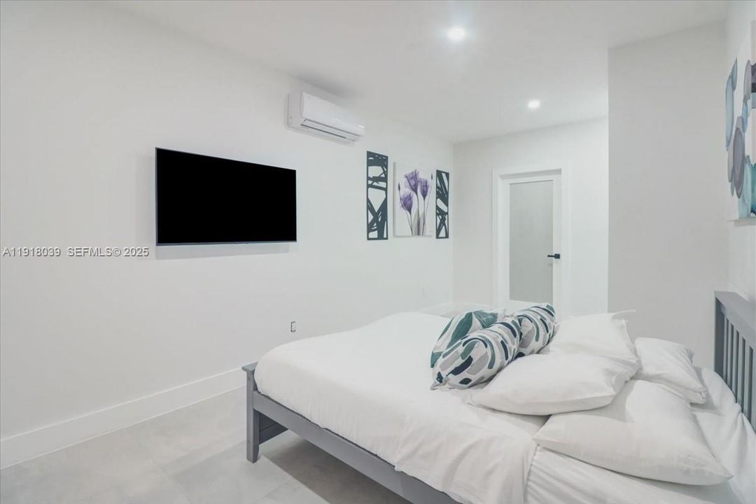 待售: $569,000 (3 贝兹, 2 浴室, 898 平方英尺)