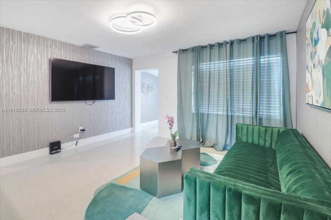 待售: $569,000 (3 贝兹, 2 浴室, 898 平方英尺)