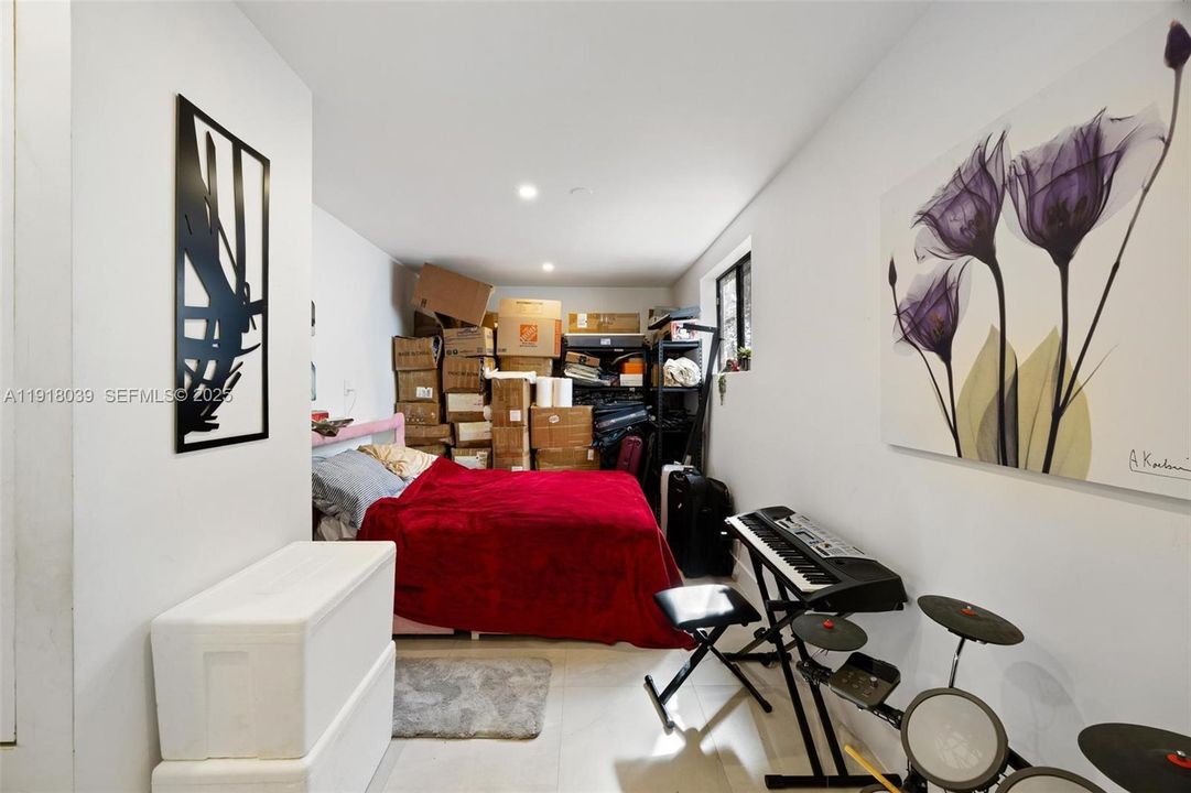 待售: $569,000 (3 贝兹, 2 浴室, 898 平方英尺)