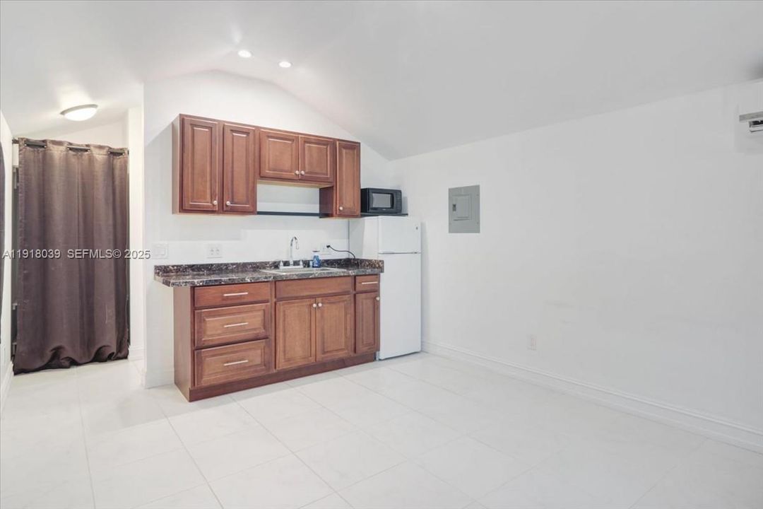 待售: $569,000 (3 贝兹, 2 浴室, 898 平方英尺)