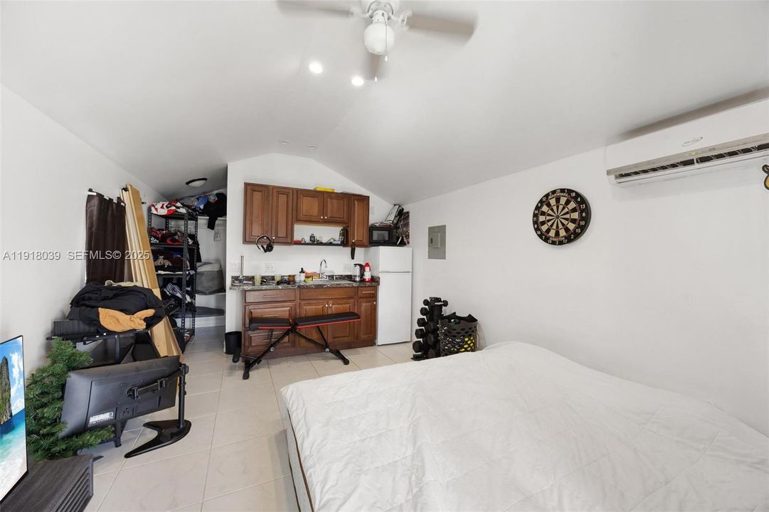 待售: $569,000 (3 贝兹, 2 浴室, 898 平方英尺)