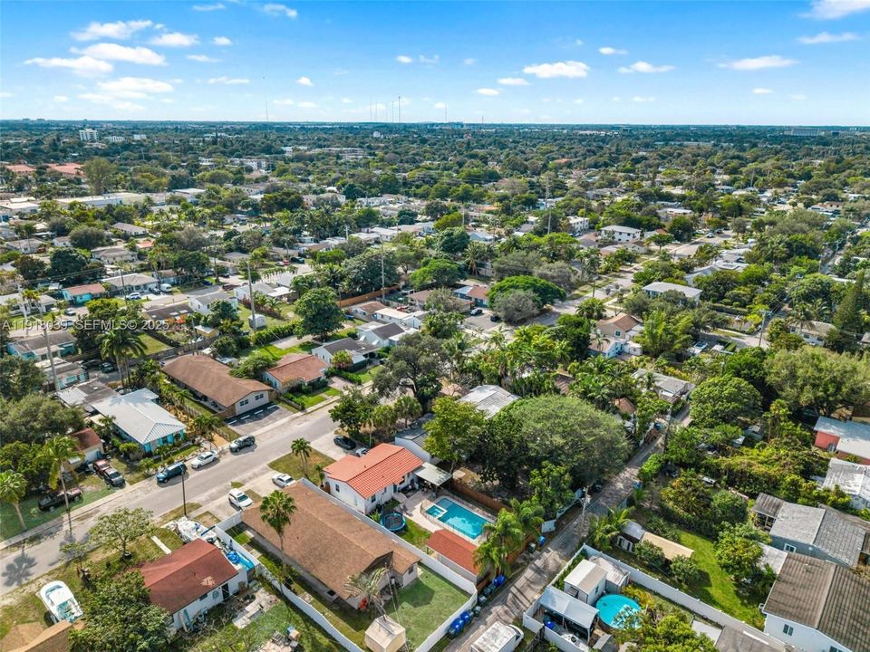 待售: $569,000 (3 贝兹, 2 浴室, 898 平方英尺)