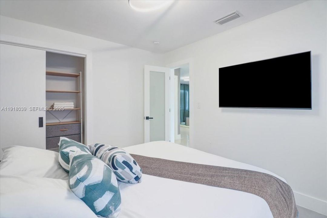 待售: $569,000 (3 贝兹, 2 浴室, 898 平方英尺)