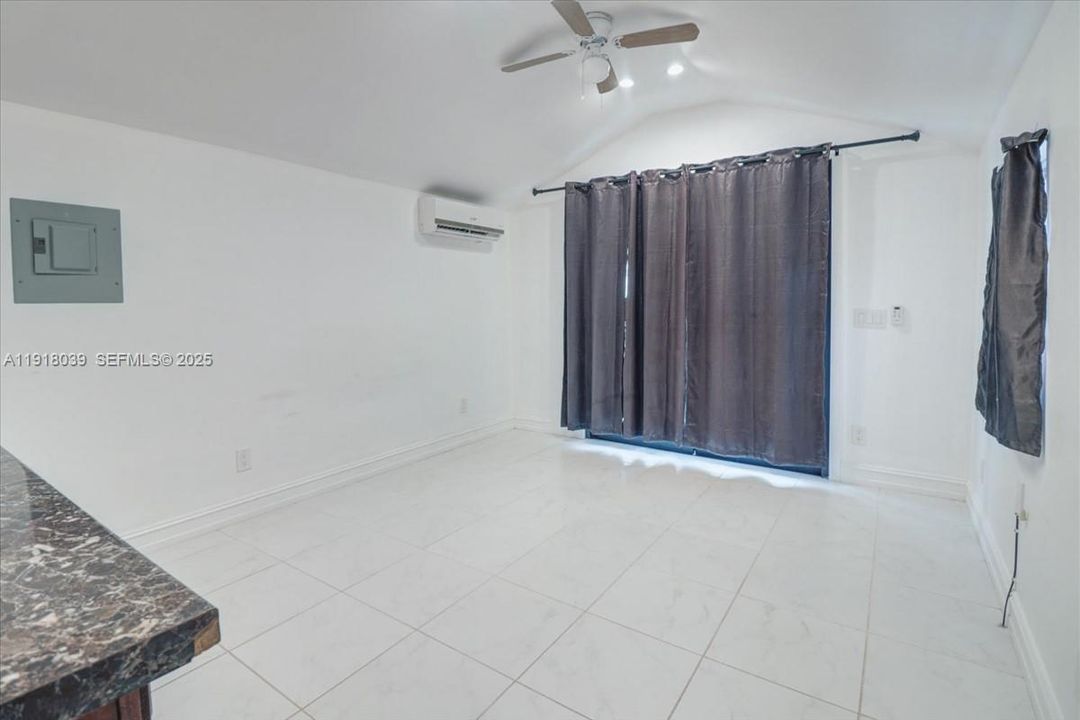 待售: $569,000 (3 贝兹, 2 浴室, 898 平方英尺)