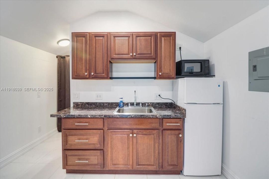 待售: $569,000 (3 贝兹, 2 浴室, 898 平方英尺)