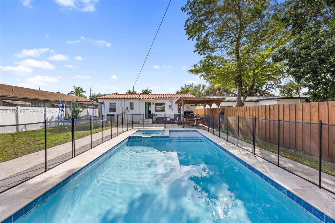 待售: $569,000 (3 贝兹, 2 浴室, 898 平方英尺)