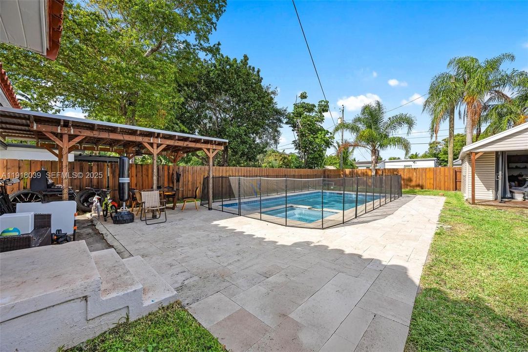 待售: $569,000 (3 贝兹, 2 浴室, 898 平方英尺)