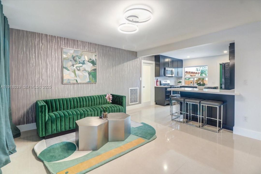 待售: $569,000 (3 贝兹, 2 浴室, 898 平方英尺)