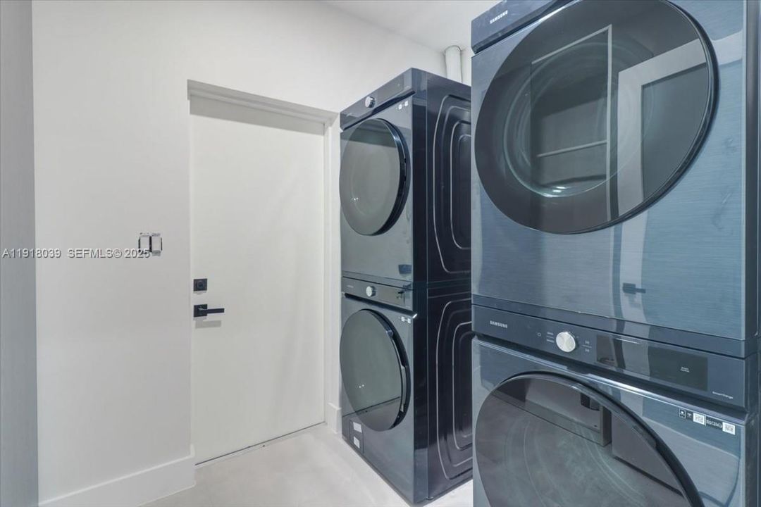 待售: $569,000 (3 贝兹, 2 浴室, 898 平方英尺)