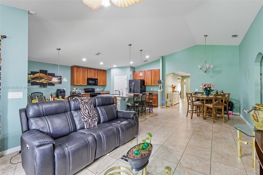 En Venta: $539,000 (4 camas, 2 baños, 0 Pies cuadrados)