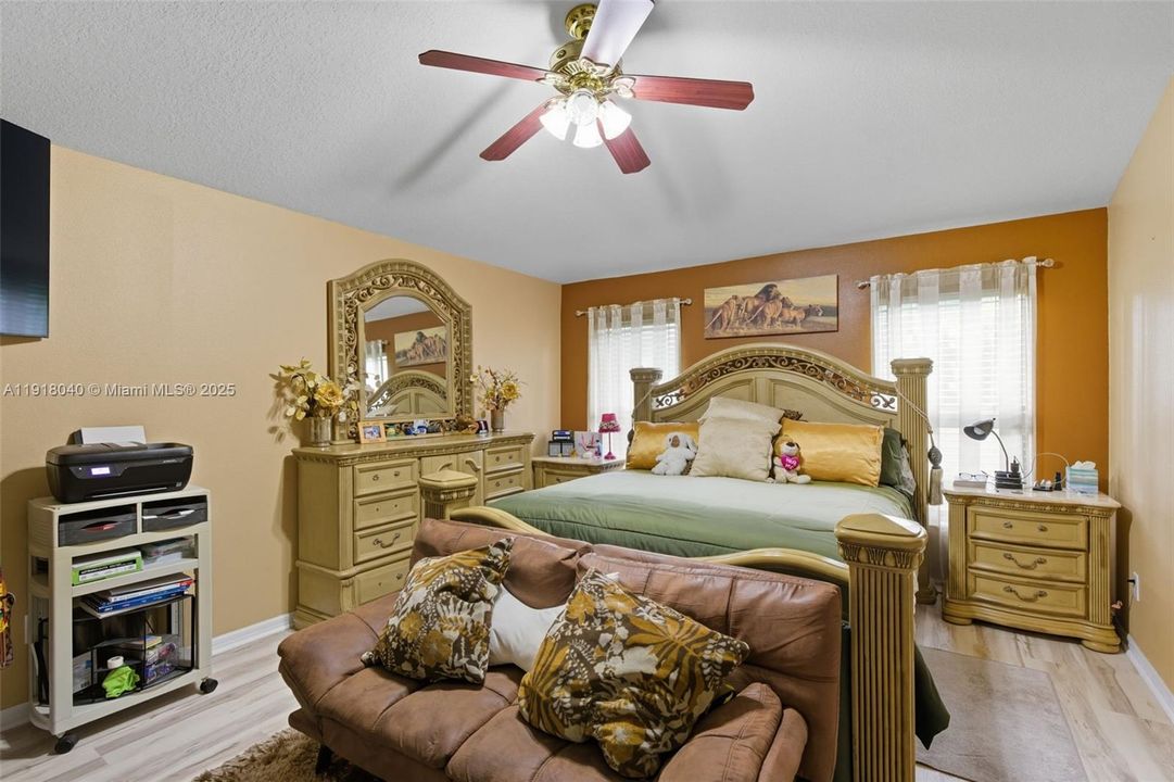 En Venta: $539,000 (4 camas, 2 baños, 0 Pies cuadrados)