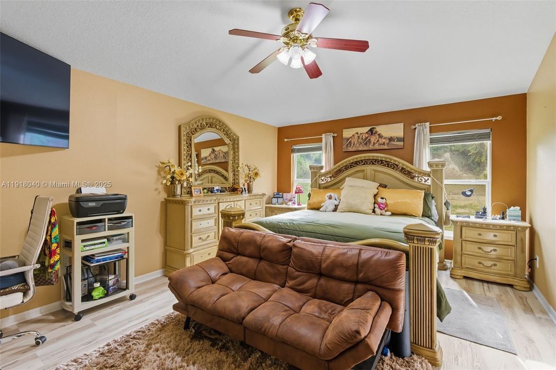 En Venta: $539,000 (4 camas, 2 baños, 0 Pies cuadrados)