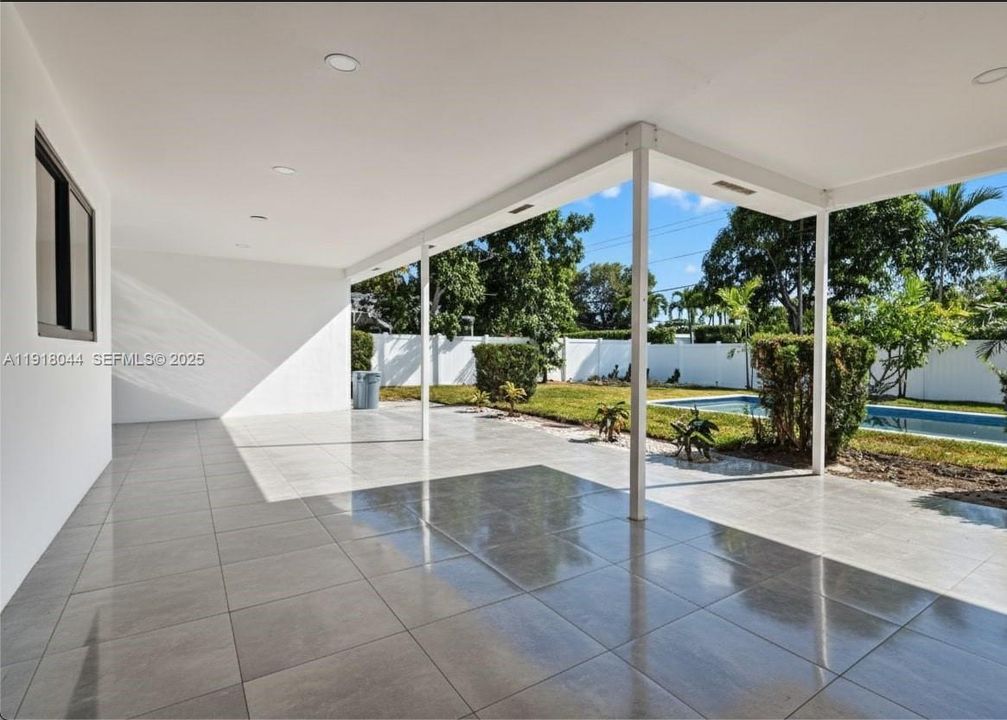 For Sale: $975,000 (3 beds, 3 baths, 1864 Square Feet)