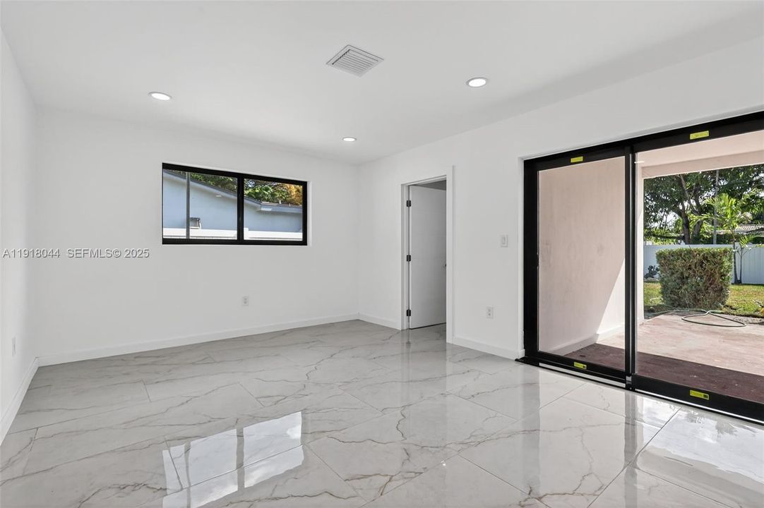 For Sale: $975,000 (3 beds, 3 baths, 1864 Square Feet)