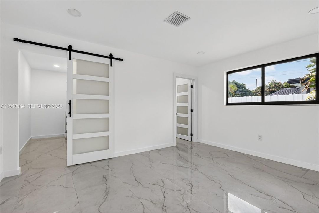 For Sale: $975,000 (3 beds, 3 baths, 1864 Square Feet)