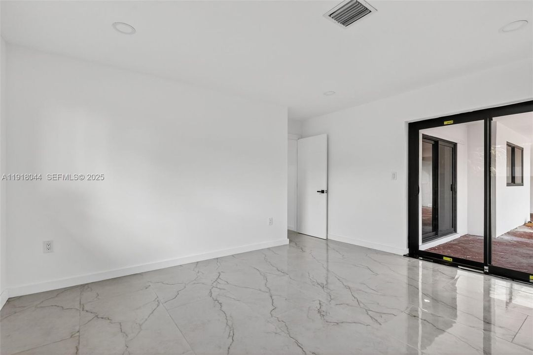 For Sale: $975,000 (3 beds, 3 baths, 1864 Square Feet)