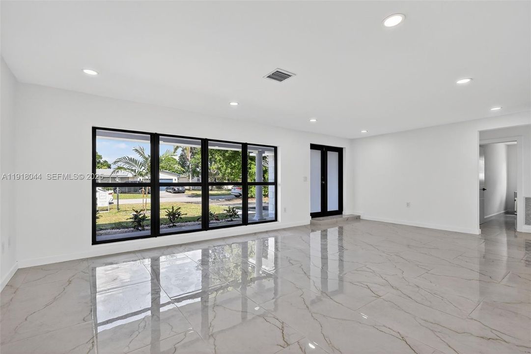 For Sale: $975,000 (3 beds, 3 baths, 1864 Square Feet)