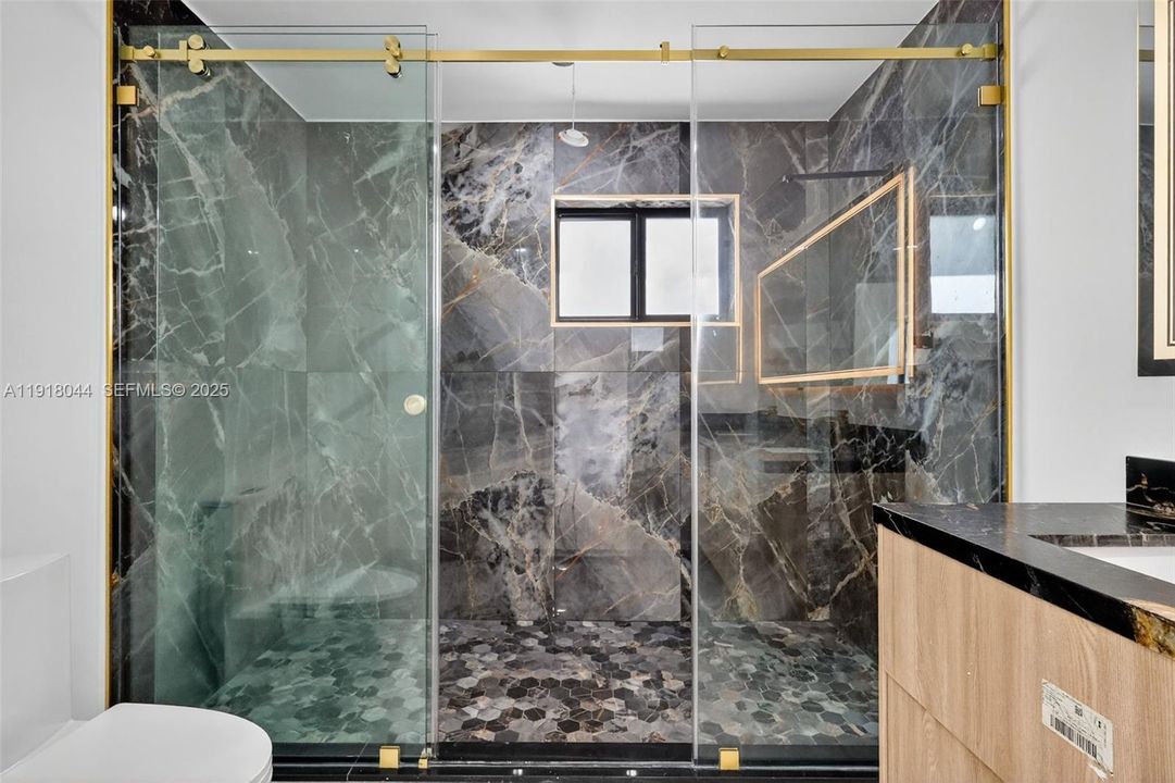 For Sale: $975,000 (3 beds, 3 baths, 1864 Square Feet)