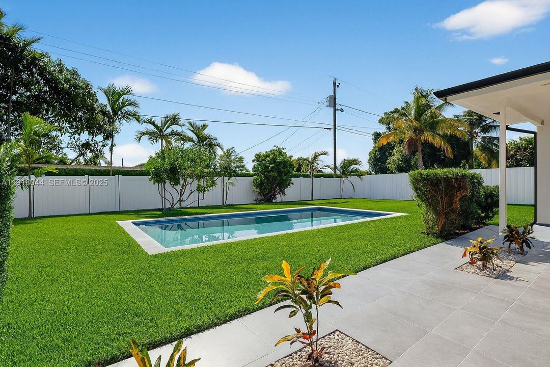 For Sale: $975,000 (3 beds, 3 baths, 1864 Square Feet)