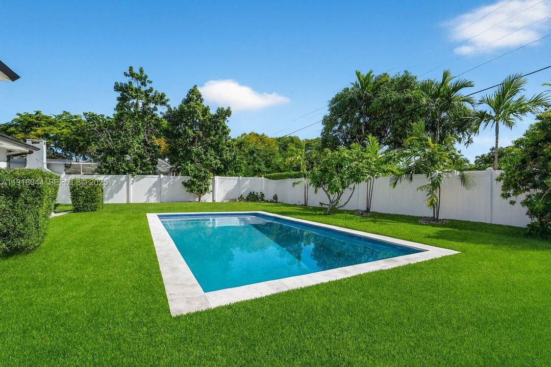 For Sale: $975,000 (3 beds, 3 baths, 1864 Square Feet)