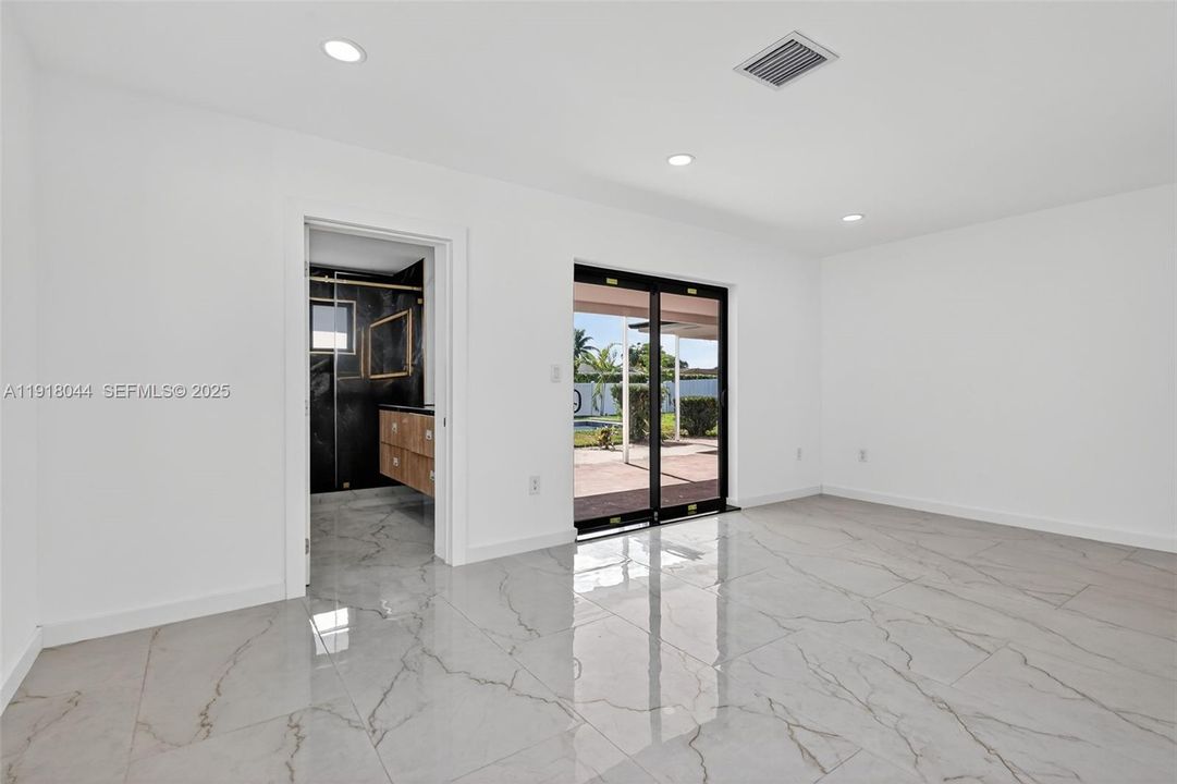 For Sale: $975,000 (3 beds, 3 baths, 1864 Square Feet)