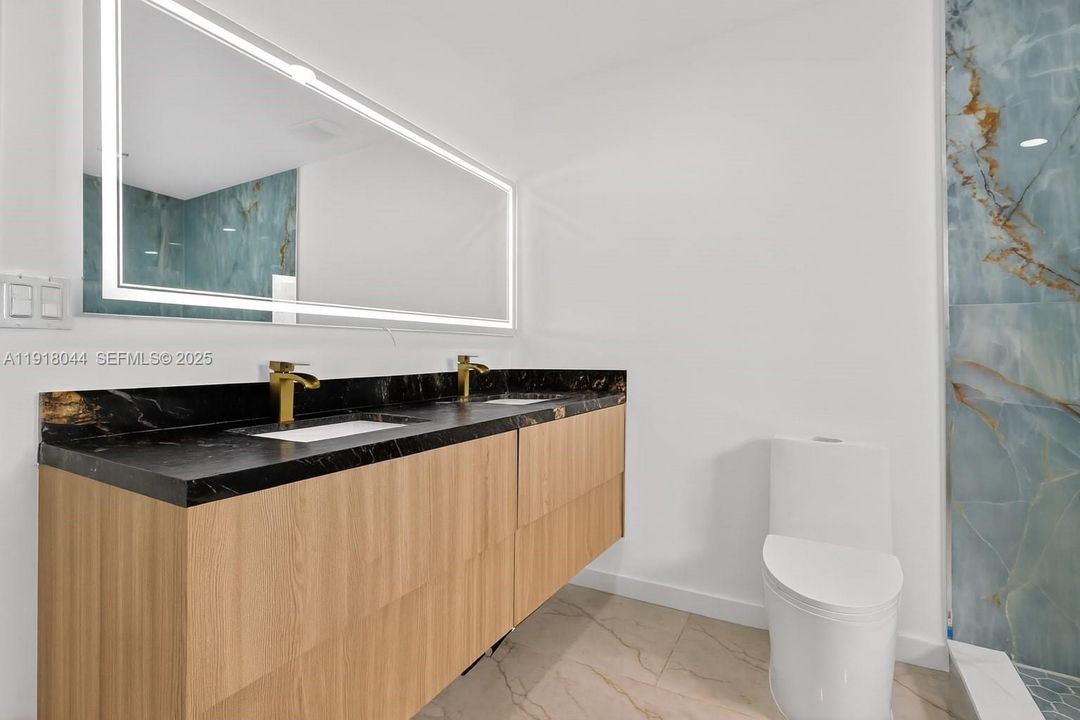 For Sale: $975,000 (3 beds, 3 baths, 1864 Square Feet)