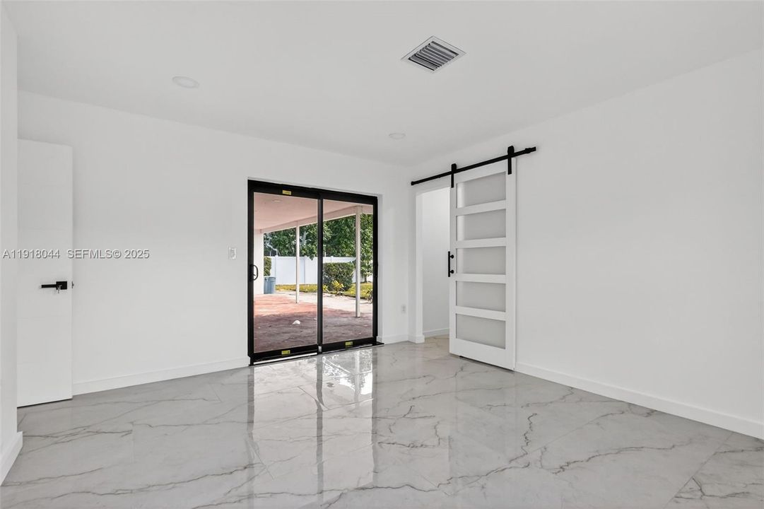 For Sale: $975,000 (3 beds, 3 baths, 1864 Square Feet)