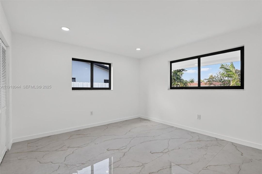 For Sale: $975,000 (3 beds, 3 baths, 1864 Square Feet)