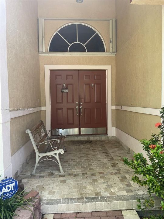 出租: $4,000 (3 贝兹, 2 浴室, 1941 平方英尺)