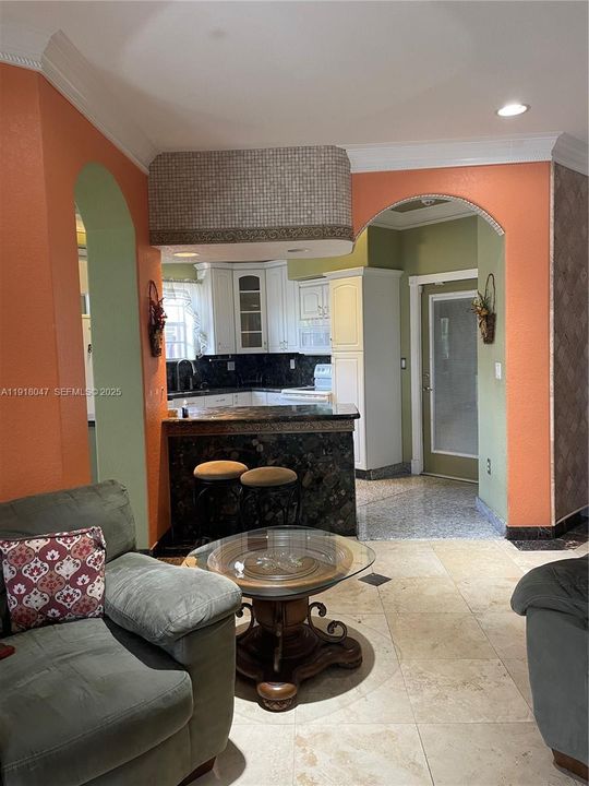 出租: $4,000 (3 贝兹, 2 浴室, 1941 平方英尺)