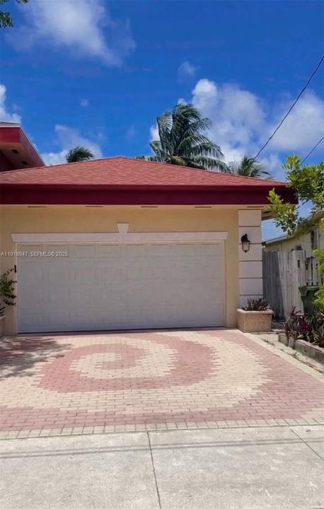 出租: $4,000 (3 贝兹, 2 浴室, 1941 平方英尺)