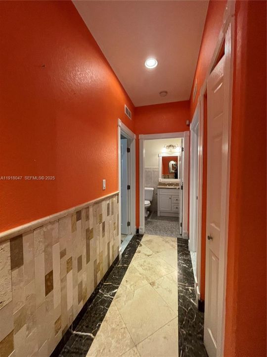 出租: $4,000 (3 贝兹, 2 浴室, 1941 平方英尺)