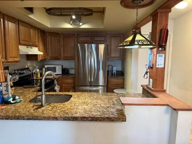 For Sale: $220,000 (2 beds, 2 baths, 935 Square Feet)