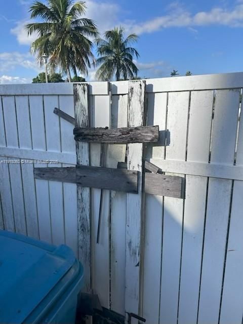 Active With Contract: $461,000 (3 beds, 2 baths, 1596 Square Feet)