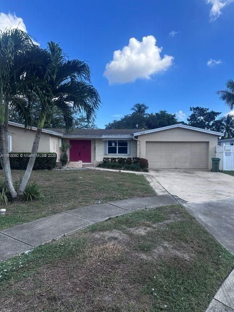 Active With Contract: $461,000 (3 beds, 2 baths, 1596 Square Feet)